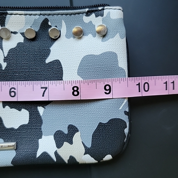 Nine West Studded Floral Design Logo Wristlet Wallet Black Blue & White - Picture 7 of 8